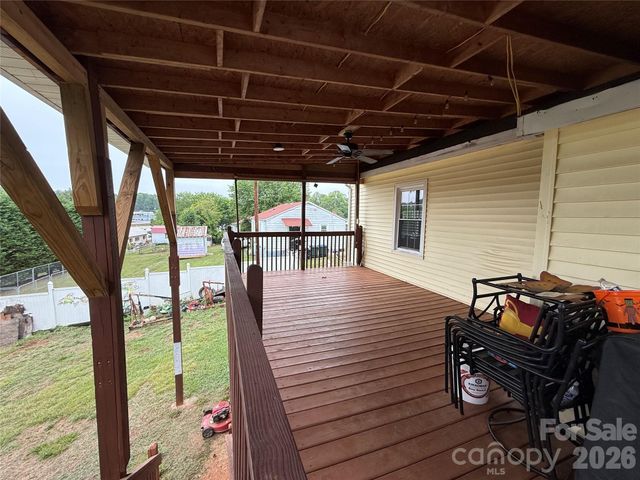 709 Dixie Avenue NW, Valdese, NC 28690