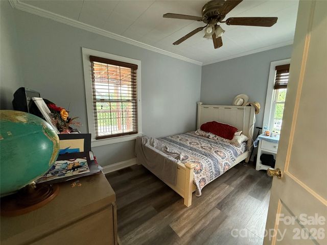 709 Dixie Avenue NW, Valdese, NC 28690