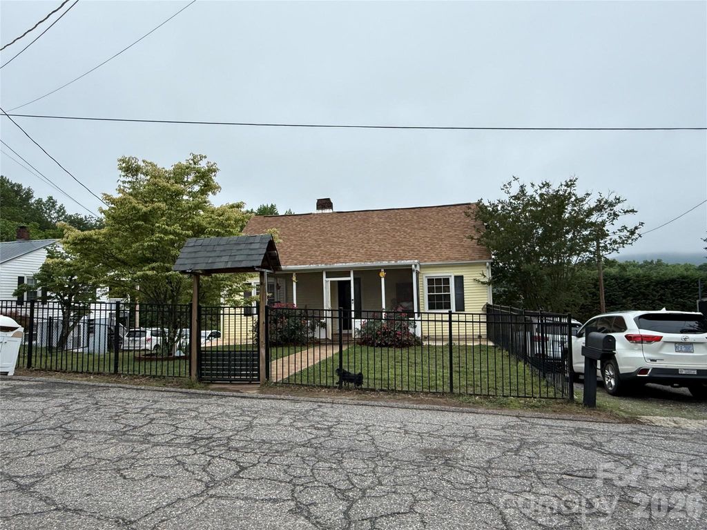 709 Dixie Avenue NW, Valdese, NC 28690