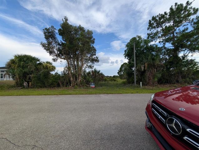 3015 64th Street W, Lehigh Acres, FL 33971