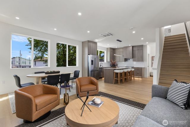 933 N 87th Street, Seattle, WA 98103