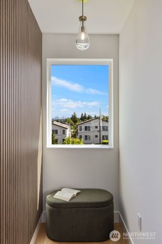 933 N 87th Street, Seattle, WA 98103