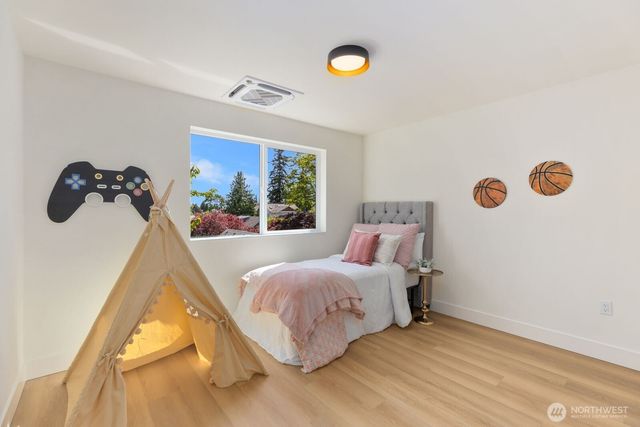 933 N 87th Street, Seattle, WA 98103