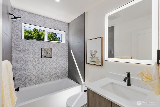 933 N 87th Street, Seattle, WA 98103