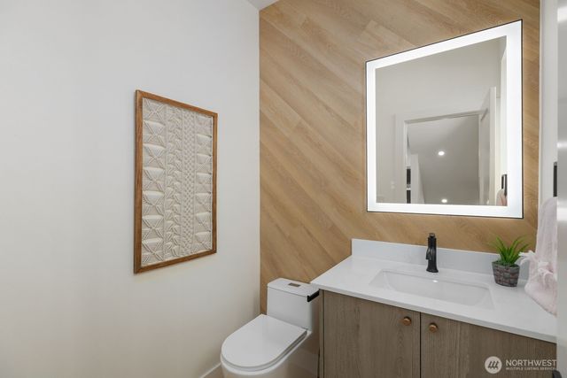 933 N 87th Street, Seattle, WA 98103