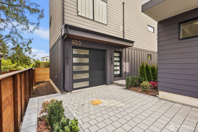 933 N 87th Street, Seattle, WA 98103