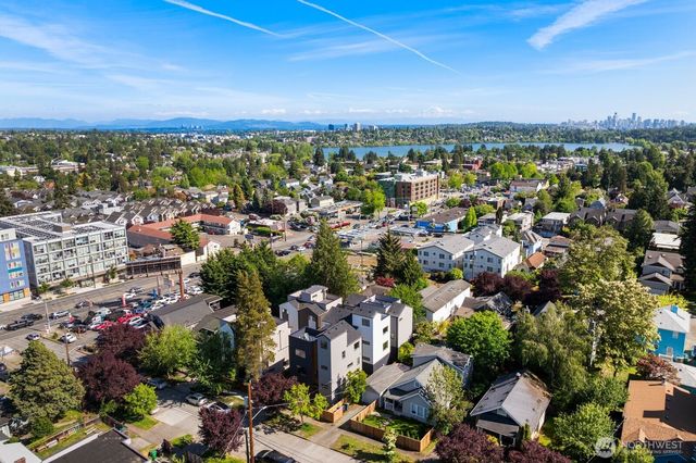 933 N 87th Street, Seattle, WA 98103