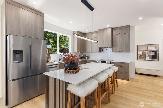933 N 87th Street, Seattle, WA 98103