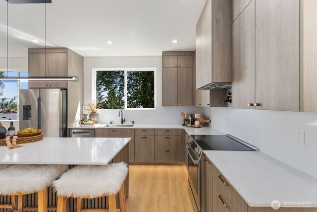 933 N 87th Street, Seattle, WA 98103