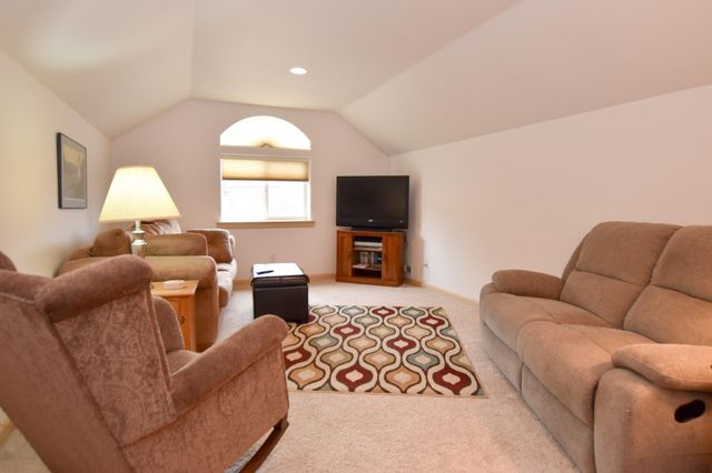 2564 SW Valleyview Drive, Redmond, OR 97756