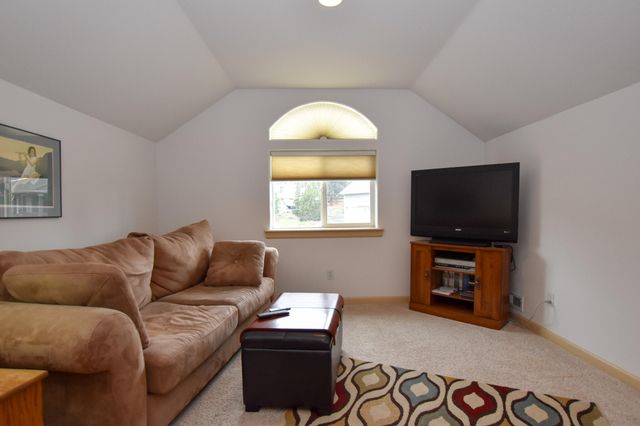 2564 SW Valleyview Drive, Redmond, OR 97756