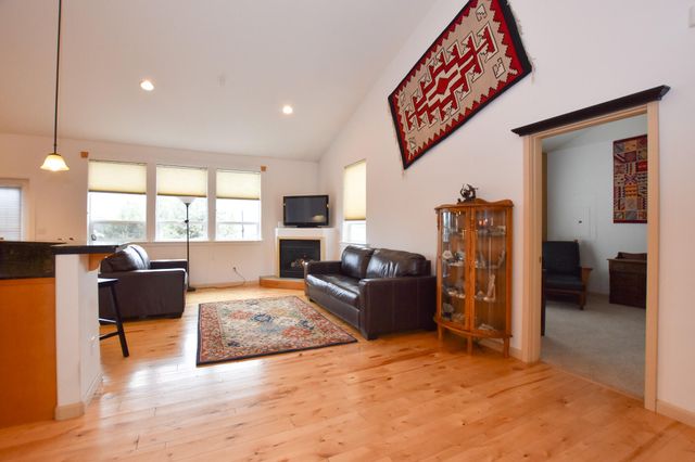 2564 SW Valleyview Drive, Redmond, OR 97756