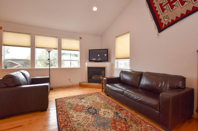 2564 SW Valleyview Drive, Redmond, OR 97756