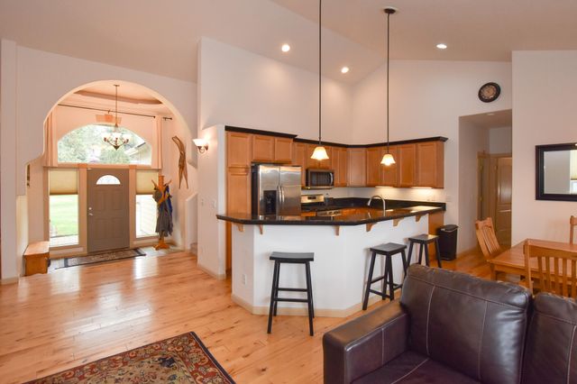 2564 SW Valleyview Drive, Redmond, OR 97756