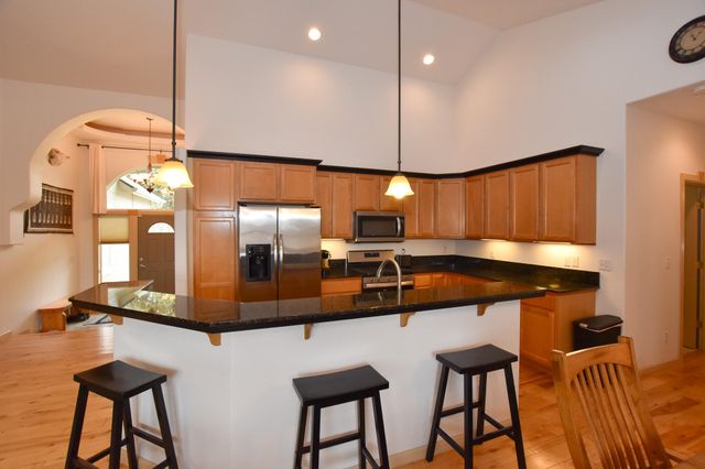 2564 SW Valleyview Drive, Redmond, OR 97756