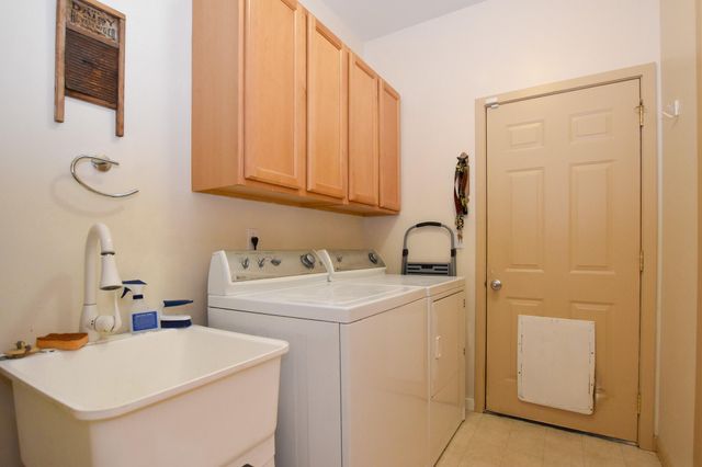 2564 SW Valleyview Drive, Redmond, OR 97756