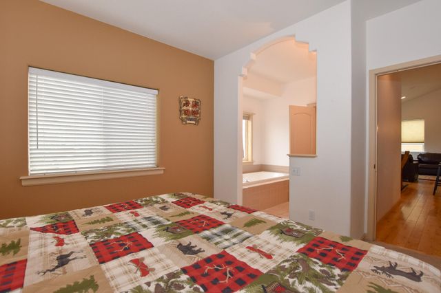 2564 SW Valleyview Drive, Redmond, OR 97756