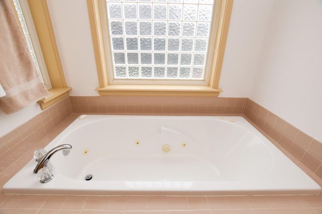 2564 SW Valleyview Drive, Redmond, OR 97756