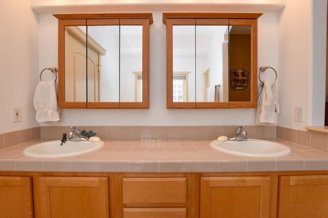 2564 SW Valleyview Drive, Redmond, OR 97756