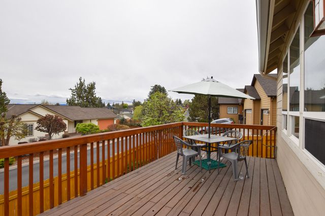 2564 SW Valleyview Drive, Redmond, OR 97756