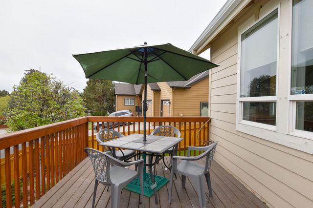 2564 SW Valleyview Drive, Redmond, OR 97756