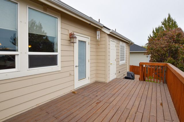 2564 SW Valleyview Drive, Redmond, OR 97756