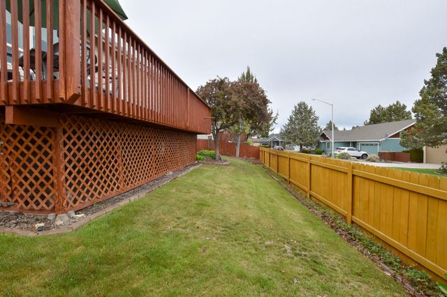 2564 SW Valleyview Drive, Redmond, OR 97756