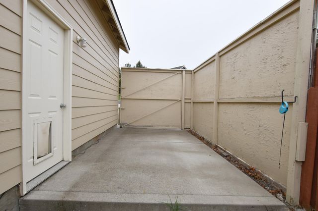 2564 SW Valleyview Drive, Redmond, OR 97756