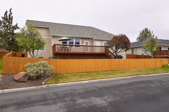 2564 SW Valleyview Drive, Redmond, OR 97756