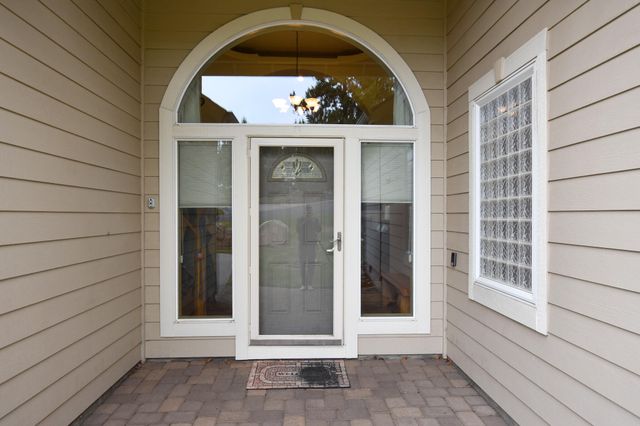 2564 SW Valleyview Drive, Redmond, OR 97756