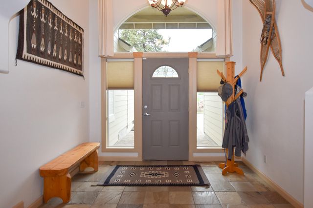 2564 SW Valleyview Drive, Redmond, OR 97756