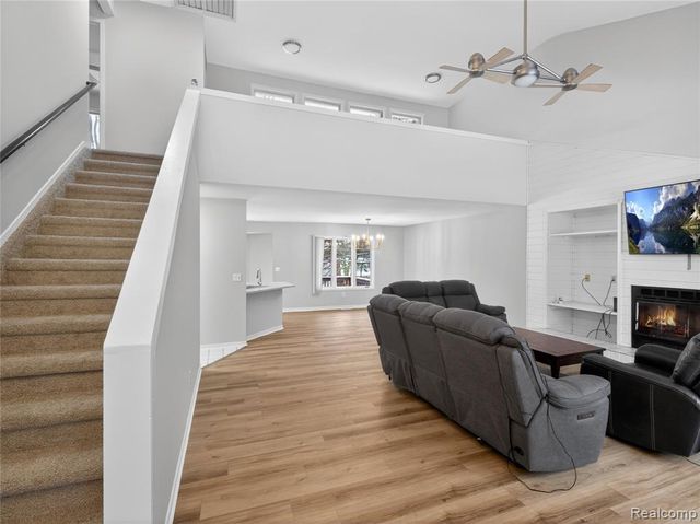 3039 Edgefield Drive, Waterford, MI 48328