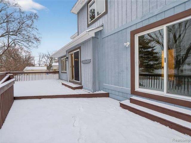 3039 Edgefield Drive, Waterford, MI 48328