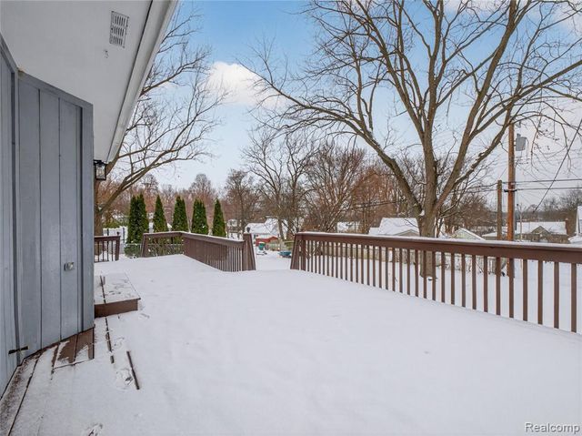 3039 Edgefield Drive, Waterford, MI 48328