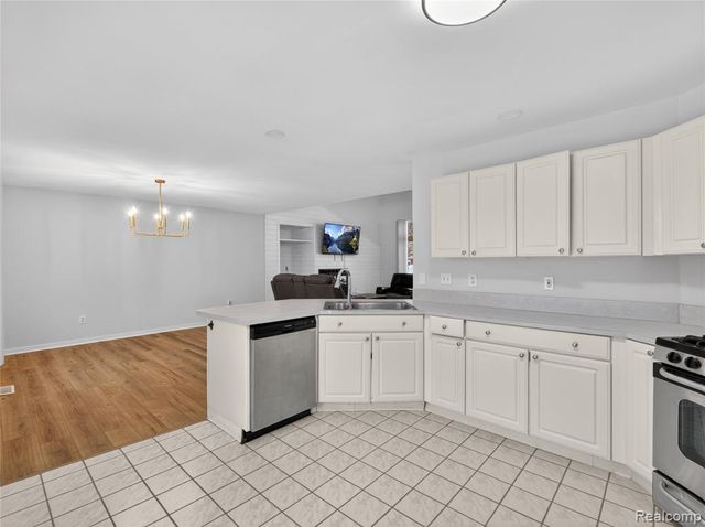 3039 Edgefield Drive, Waterford, MI 48328