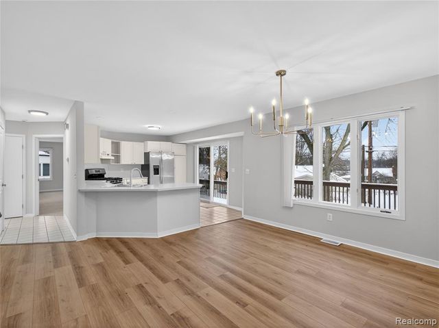 3039 Edgefield Drive, Waterford, MI 48328