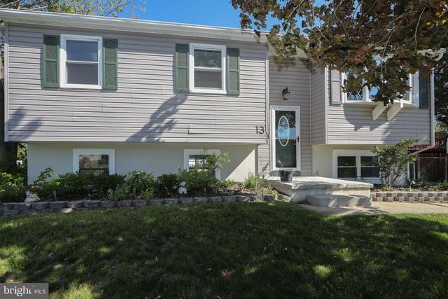 13 SPRING HOLLOW DR, Sicklerville, NJ 08081