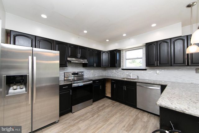 13 SPRING HOLLOW DR, Sicklerville, NJ 08081