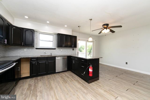 13 SPRING HOLLOW DR, Sicklerville, NJ 08081