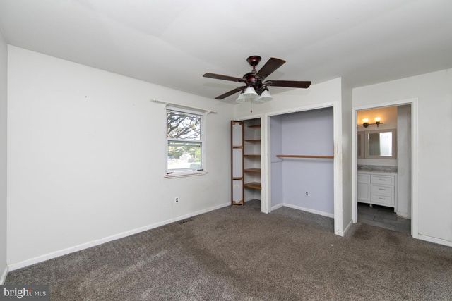 13 SPRING HOLLOW DR, Sicklerville, NJ 08081
