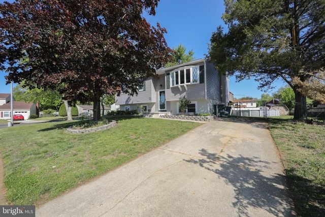 13 SPRING HOLLOW DR, Sicklerville, NJ 08081