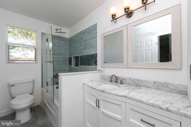 13 SPRING HOLLOW DR, Sicklerville, NJ 08081