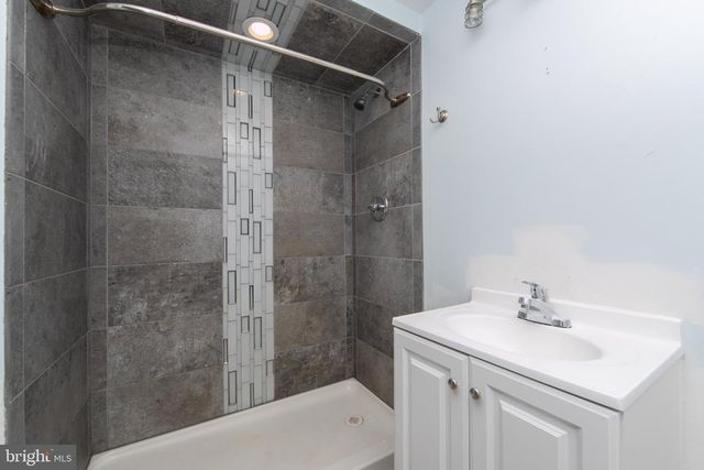 13 SPRING HOLLOW DR, Sicklerville, NJ 08081