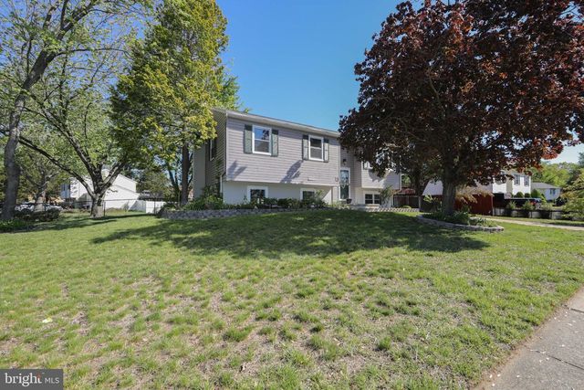 13 SPRING HOLLOW DR, Sicklerville, NJ 08081