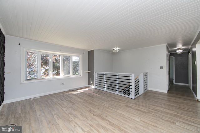 13 SPRING HOLLOW DR, Sicklerville, NJ 08081