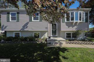 13 SPRING HOLLOW DR, Sicklerville, NJ 08081