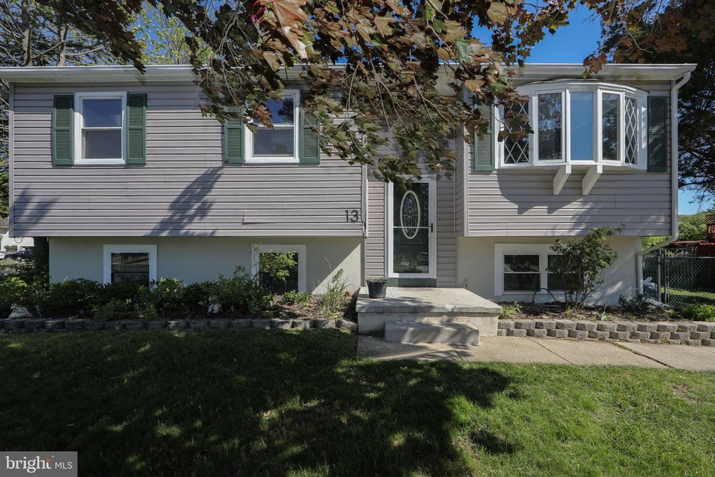 13 SPRING HOLLOW DR, Sicklerville, NJ 08081