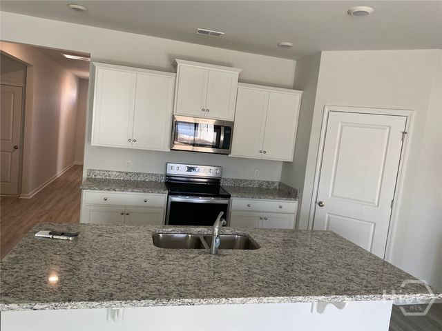 30 Ashmont Street, Savannah, GA 31407