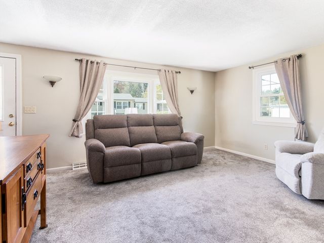 10 Cambridge Road, Nashua, NH 03062