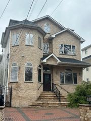 69 Summit Rd, Elizabeth City, NJ 07208